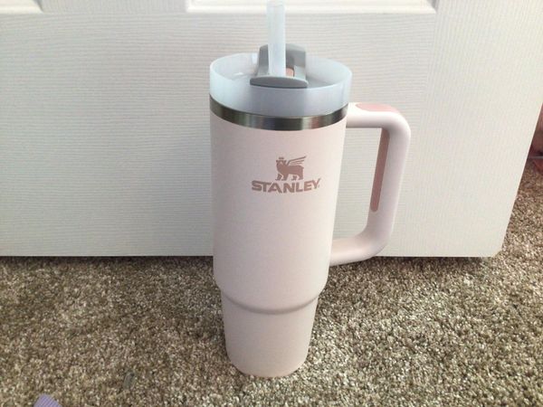 

40 oz stanley quencher h2.0 water bottles flowstate large capacity travel cups stainless steel car vacuum insulated drinking tumblers mugs