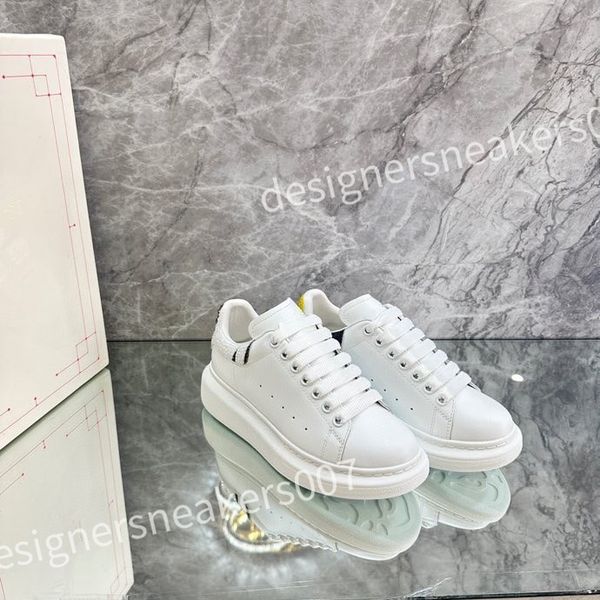 

casual shoe trainer womens flat platform designer white black leather mens designer woman shoe men designer sneaker xsd221127