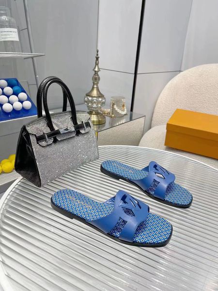 

the latest fashion runway sandal style for women from the g family, available in eight slipper colors, sizes 35-41, with a box, Black
