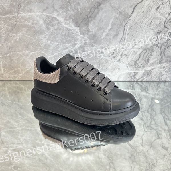 

2023 casual shoe trainer womens flat platform designer oversized white black leather mens designer woman shoe men designer sneaker xsd221126