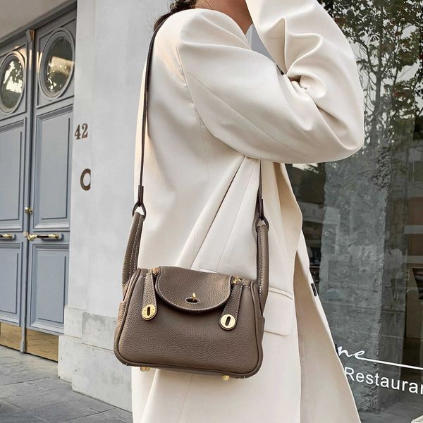 

luxury hemrres tote bag large-capacity 2023 new gold and silver buckle togo pilindys bag single shoulder messenger litchi pattern portable d