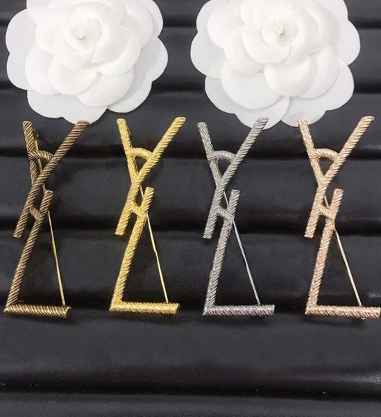 

classic luxury designer jewelry mens womens pin brooch gold letters vintage brand brooch suit party dress ornaments design ua6610769, Gray