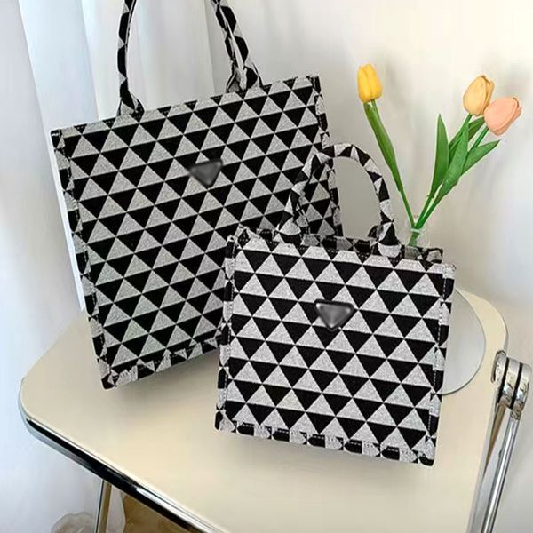 

2023 new fashion shopping senior sense large capacity bag female commuter bag texture tote bag large bag
