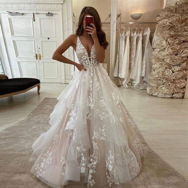 

chic layered skirt beach wedding dresses spaghetti strap appliques a line bridal dress tulle tiered skirt vestidos de novia2208, White