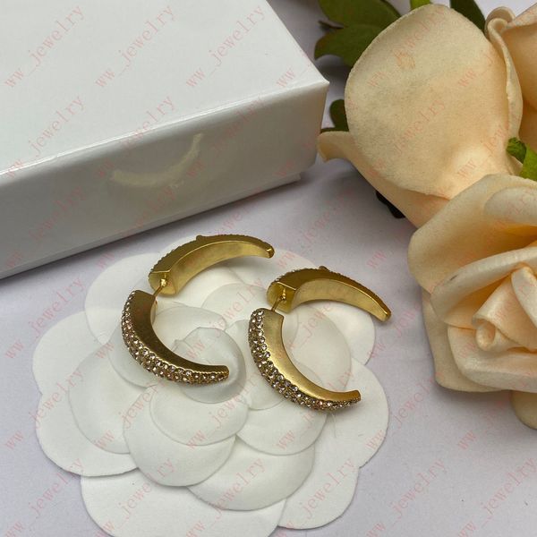 

designer jewelry horn logoi earrings, fashion trendsetters men and women with the same earrings, personality street hip-hop, gifts, Golden;silver