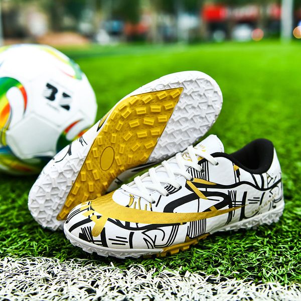 

athletic outdoor football boots mens soccer shoes society fg/tf shoes school football boots cleats grass non-slip training kids sneakers fut, Black