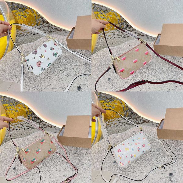 

luxury designer crossbody messenger bags womens handbag vintage shoulder bag cute flower strawberry print underarm tote 230717