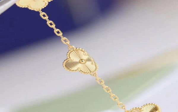 

v gold material excellent quality five flowers charm bangle punk bracelet in 18k gold plated for women engagement jewelry have sta4288892, Black