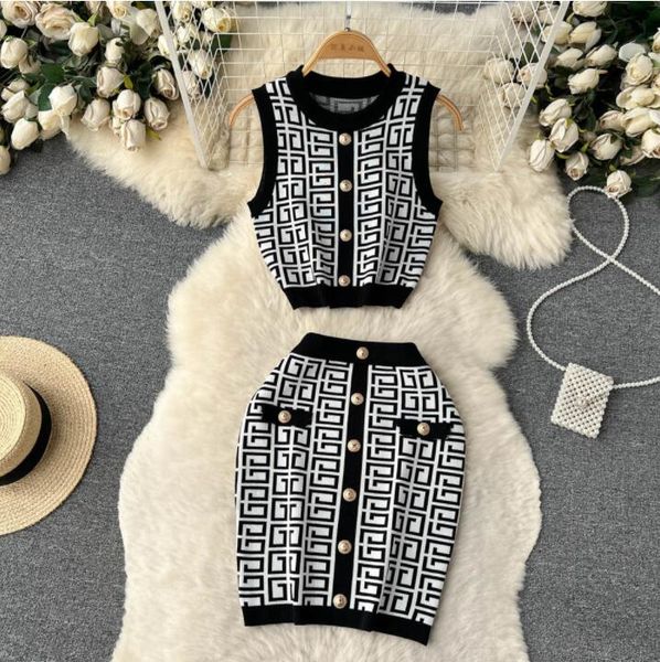 

designer tracksuits retro printed knitted suit for sleeveless round neck short tank hip wrap short skirt fashion two-piece set, Gray