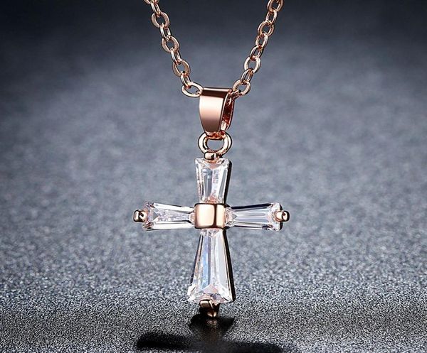 

fashion flash diamond holy light cross necklace women039s short clavicle chain european beauty pendant necklaces8194276, Silver