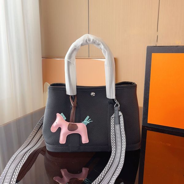 

elegant style garden bag lightweight and low key handbag classic style leather casual one shoulder crossbody bag