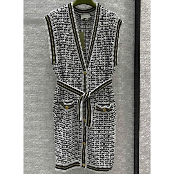 

7.24 fashion plaid knitted vest cardigan with belt or suspender tank or shorts women's set, White