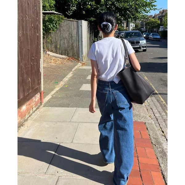 

designer bags leather commuter tote advanced sense one shoulder bucket classic tote the row yyoe