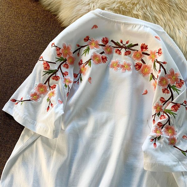 

women's tshirt 2023 spring and summer embroidery shortsleeved women tshirt design sense student couple loose gothic 230724, White