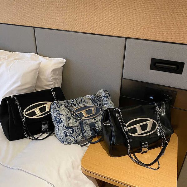 

evening bags 2023 new high capacity tote with premium feeling dingdang underarm chain strap shoulder leisure wandering bag for women