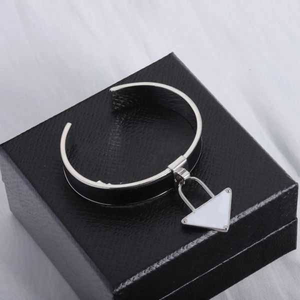 

bracelet fashion designer triangle fashion bracelet gold plated titanium steel diamond women's nail bracelet sier classic designer with, Black