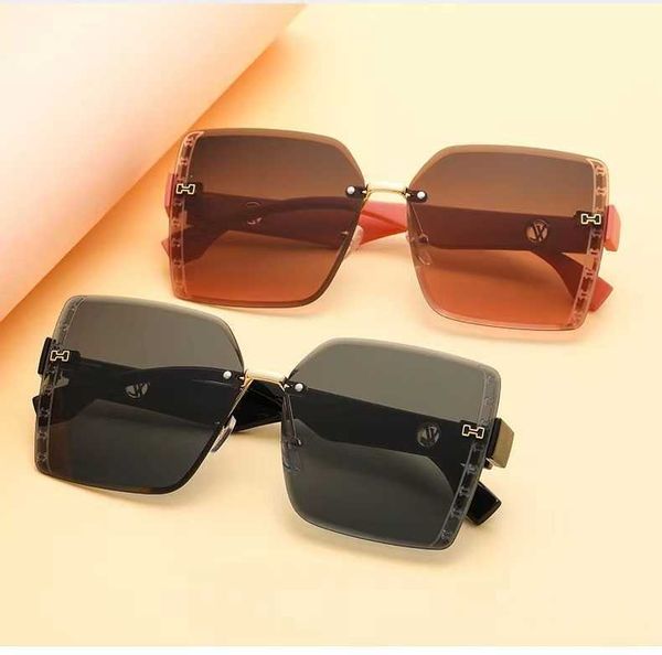 

men's and women's fashion network style xiangxiangjia atmospheric sunscreen metal hinge teeth fire net red sunglasses, White;black