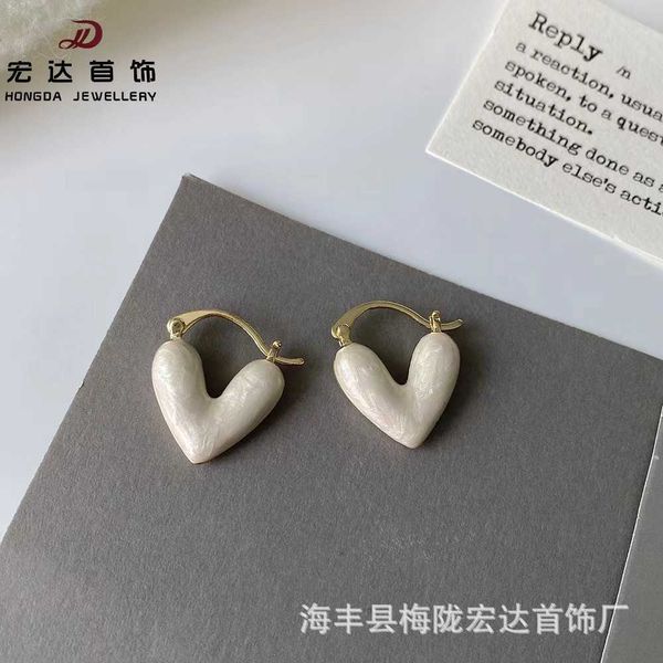 

love earrings women's dropped glazed earrings with small exquisite fashionable light peach heart earrings with foreign style earrings, Golden