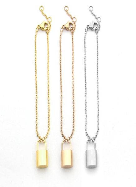 

2021 titanium steel high polished bangle men women love designer bracelets gold plated 3 colors lock bangles v letter logo printed8613722, Black