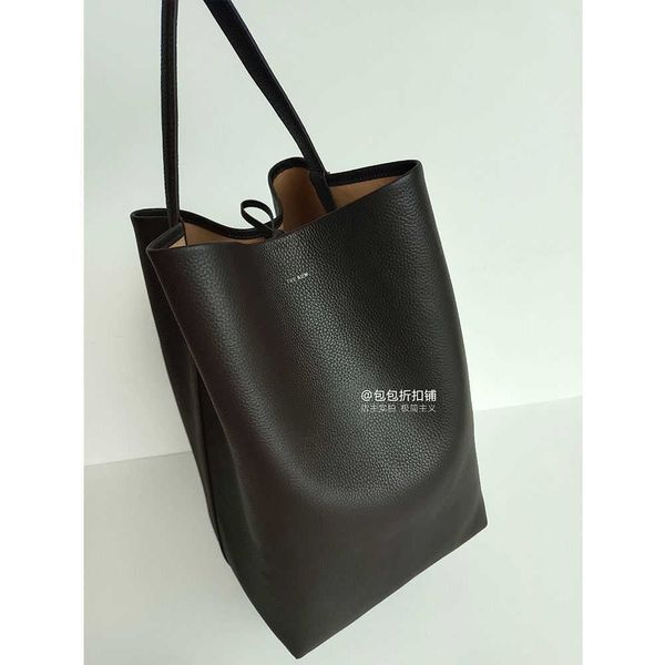 

designer bags leather bag large capacity shoulder cowhide hand mother lichee grain head layer bucketclassic tote bag the row q7m1
