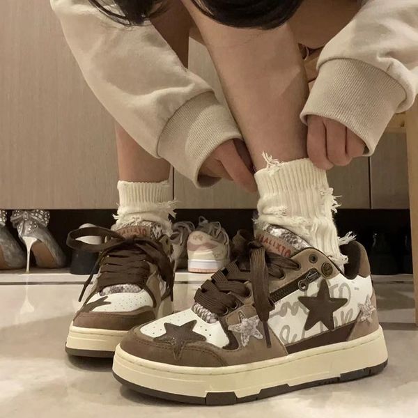 

dress shoes casual 2023 spring american vibe style retro star women s niche design hong kong brown all match sneakers 230724, Black