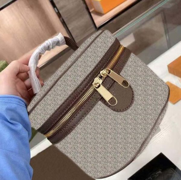 

2022 new fashion luxury designer cosmetic bags large capacity case bag portable leather makeup pouch women
