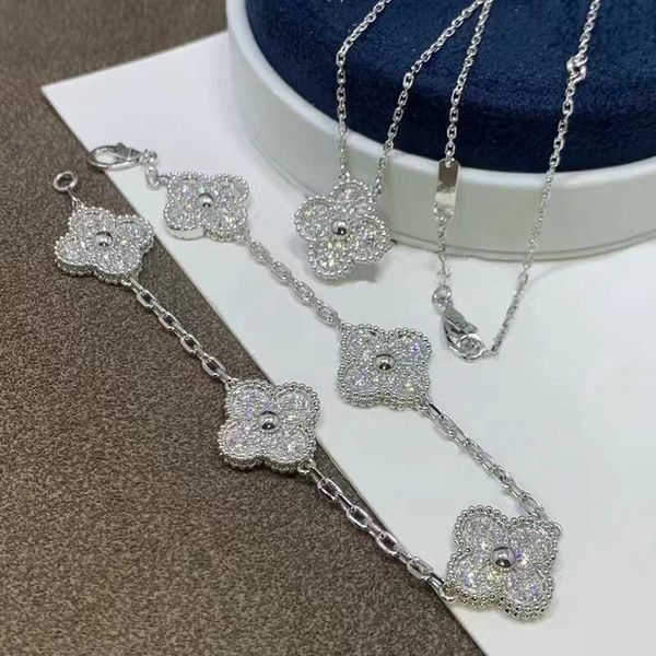 

high edition v four-leaf clover five flower women's 18k gold plated full diamond bracelet, Golden;silver