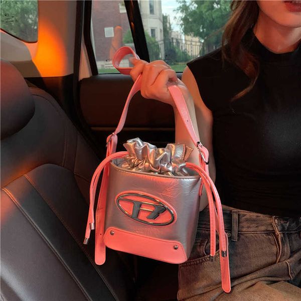 

2023 summer new one sling shoulder bag popular color contrast bag women's trend fashion crossbody bag fashionable water bucket bag