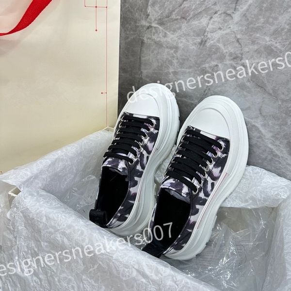 

new luxury designer casual shoes trainer sneaker triple white pink sky blue black denim low mens sneakers women trainers xsd230409