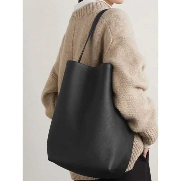 

designer bags leather bag large capacity shoulder cowhide hand mother lichee grain head layer bucketclassic tote bag the row cl8j