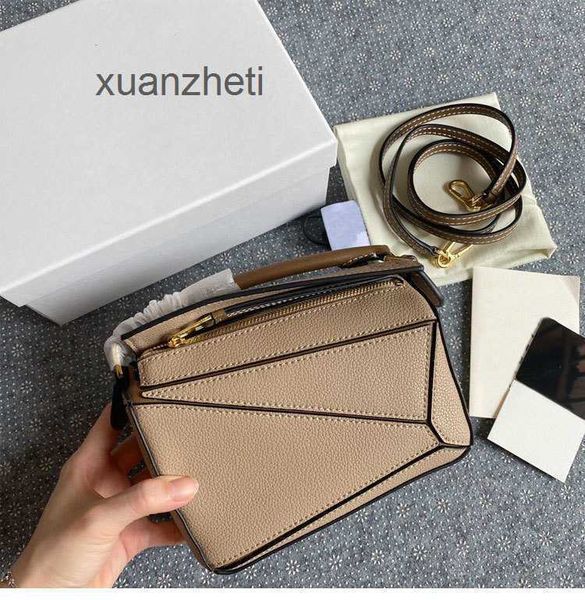 

designer fashion loewcbag women bags hands puzzles 2023 geometry outlet bag pack mini cowhide spliced pillow single shoulder straddle leathe