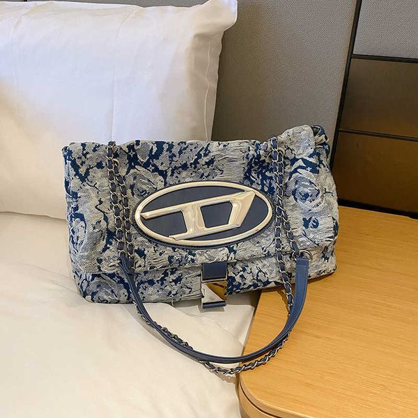 

2023 large capacity niche dingdang tote bag high-end sense commuting fashion versatile one shoulder diagonal cross chain bag female