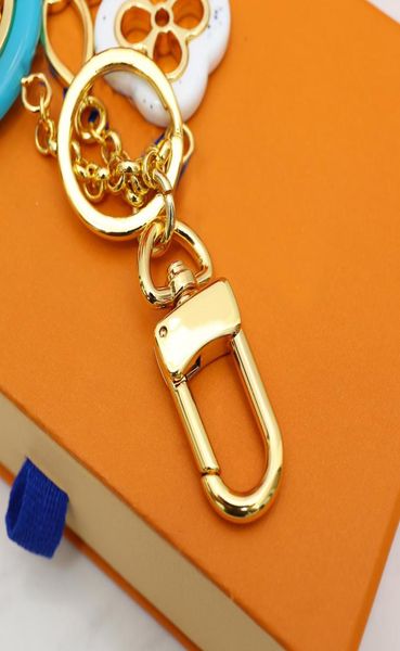 

stylish keychain luxury designer keys pendant gold silver key buckle classic letter flower whole keychains bag or8061671, Slivery;golden
