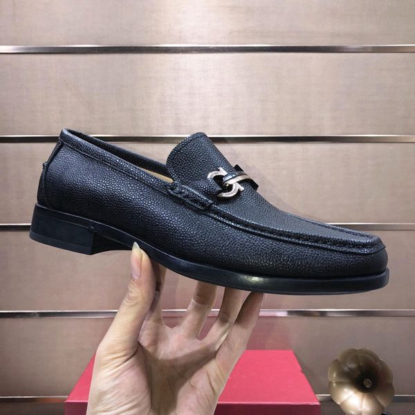 

2023 model men designer loafers shoes luxurious italian classics gold moccasins dress shoes black genuine leather office wedding walk drive