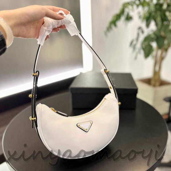 

fashion casual, hobo underarm bag, half moon bag, designer luxury bag, and high version 104082