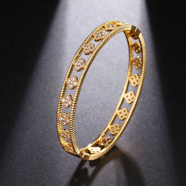 

new sweet little fresh four-leaf clover zircon hollow full of diamonds high fashion bracelet women, Golden;silver