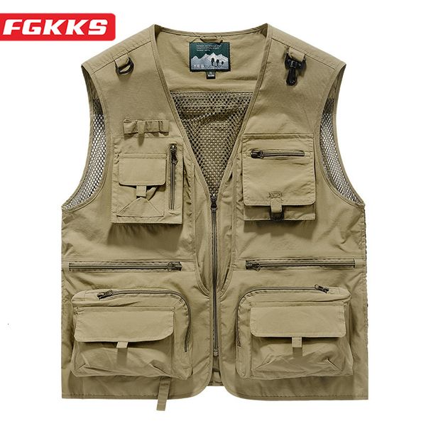 

men s vests fgkks 2023 outdoor leisure vest multi pocket breathable sports coat design men 230724, Black;white