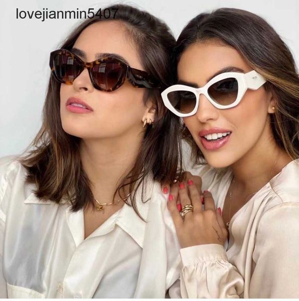 

2023 design sunglasses %80 factory wholesale and retail p's new cat's eye sunglass are taken on women's ins street. the same, White;black