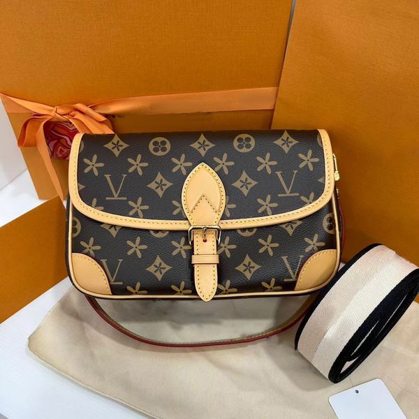 

m45985 m46386 leather diane handbags shoulder bag women men messenge cosmetic baguette travel bags luxury designer flap totes clutch pochett