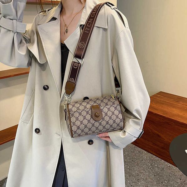 

women's 2023 new flower fashion one shoulder crossbody bag lightweight large capacity casual simple small backpack purses