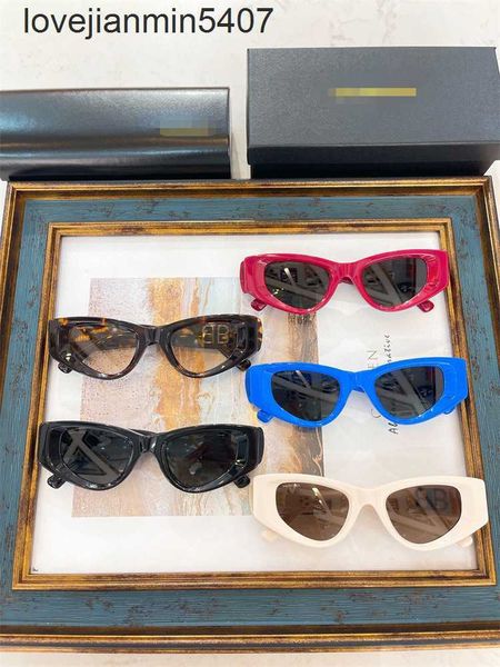 

2023 fashion design sunglasses %80 factory wholesale and retail new family b sunglass female cat's ey in the main street of blog can re, White;black