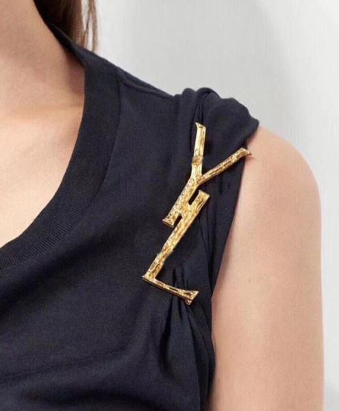 

luxury fashion brooches designer men womens pins brand gold letter brooch pin suit dress pins for lady specifications designer jew2462822, Gray