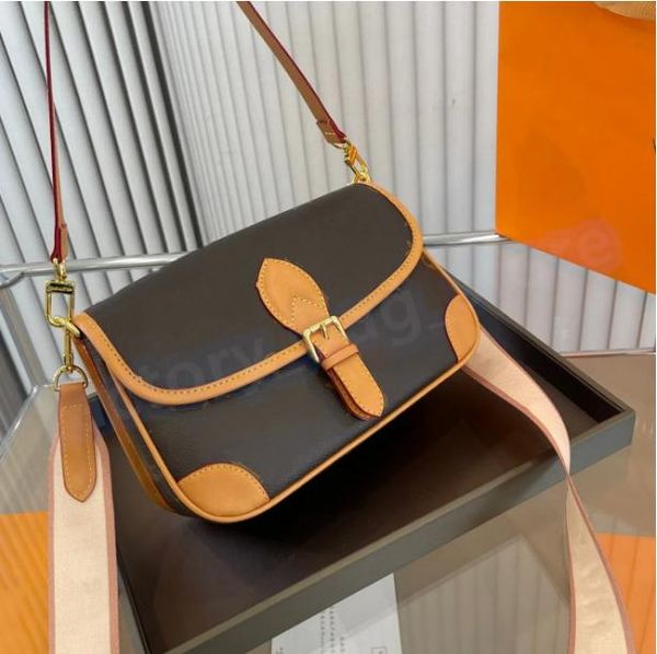 

fashion shoulder bag totes 2023 genuine leather crossbody women old flower designer diane baguette handbag lady large-capacity strap embosse