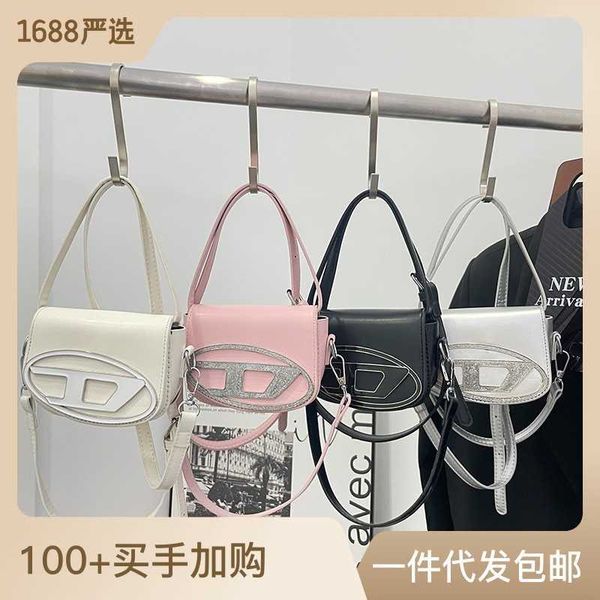 

2023 design dingdang bag spring/summer portable underarm female millennium spicy girl style silver one shoulder oblique purses