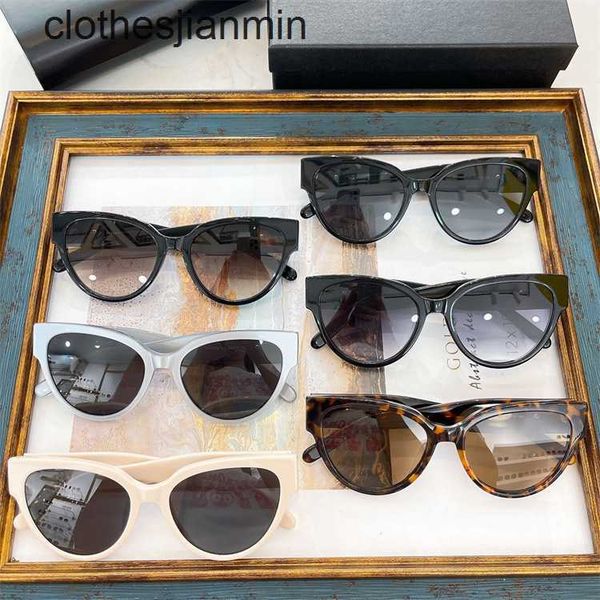

2023 fashion design sunglasses %80 factory wholesale and retail family b's new plate cat's eye sunglass men's women's in, White;black