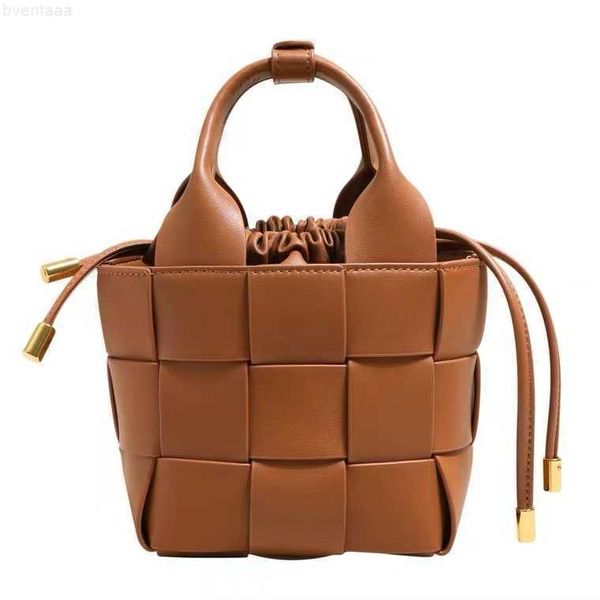 

b 2023 designer vent bags ventas women purse shoulder bag botv cowhide new single leather women's woven hand bucket ny3m n42o