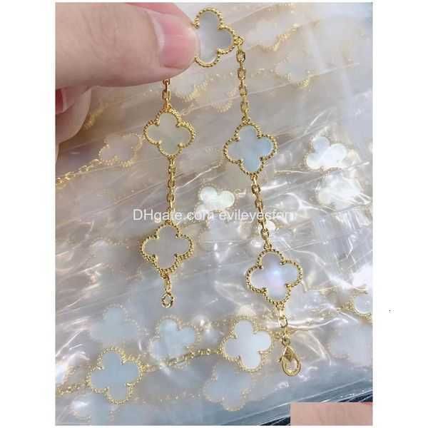 

charm bracelets 2023 luxury clover designer bracelet mother of pearl 18k gol love bangle shining crystal diamond jewelry for drop del dhq8dx, Golden;silver