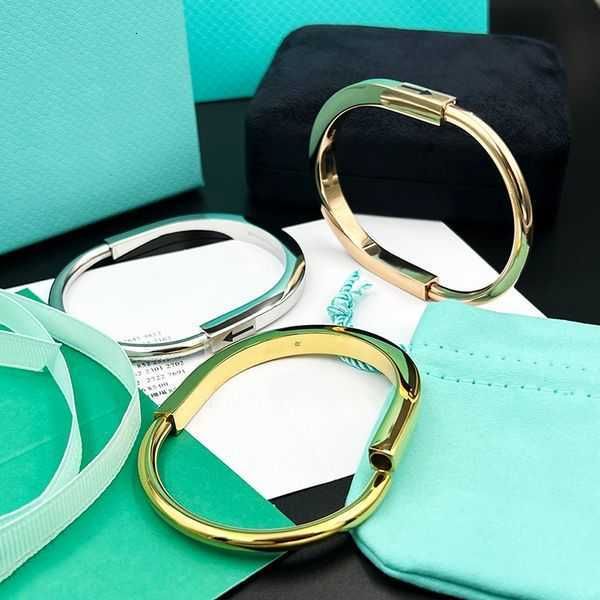 

designer bracelet luxury bracelet women charm bracelets diamond design pearls jewelry studded with fashion boutique very nicejts4, Golden;silver