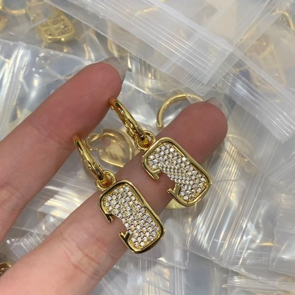 

woman v logo stud earrings letter v gold internet celebrity hoop earing designer pearl orecchini luxury women latest colors jewelry 45, Golden