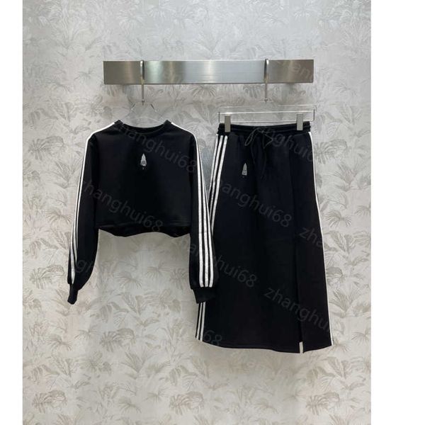 

23ss skirt set womens designer clothing side-contrast color round neck logo embroidered hoodie high waist slit skirt sets womens clothing a1, White